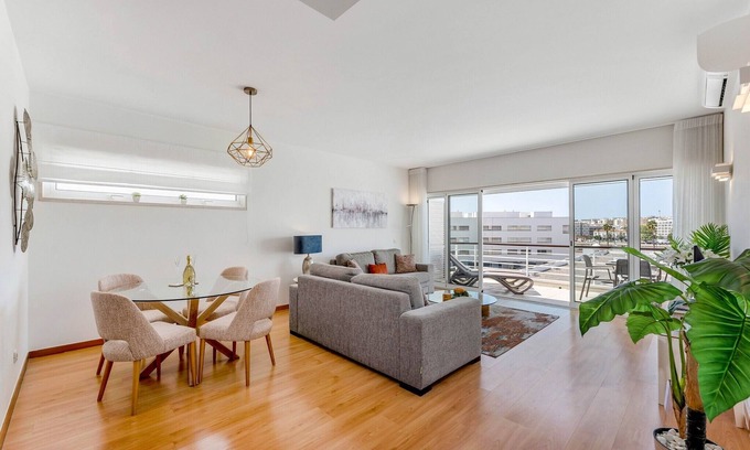 Telheiro Apartment | 2 Bedroom Apt In The Exclusive Dom Manuel Complex Within Lagos Marina