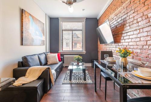 Central Hamilton Apartment | 2 Bedroom Apt Near Downtown - King Bed Netflix