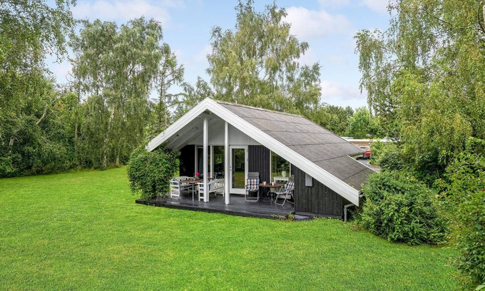 Næsby Strand House | 2 bedroom awesome home in Nakskov
