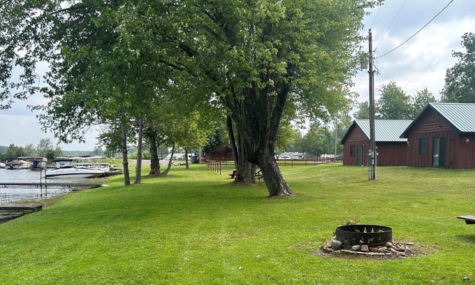 Duluth Cabin | 2-bedroom cabins in Duluth with WiFi access at the bar and restaurant building.