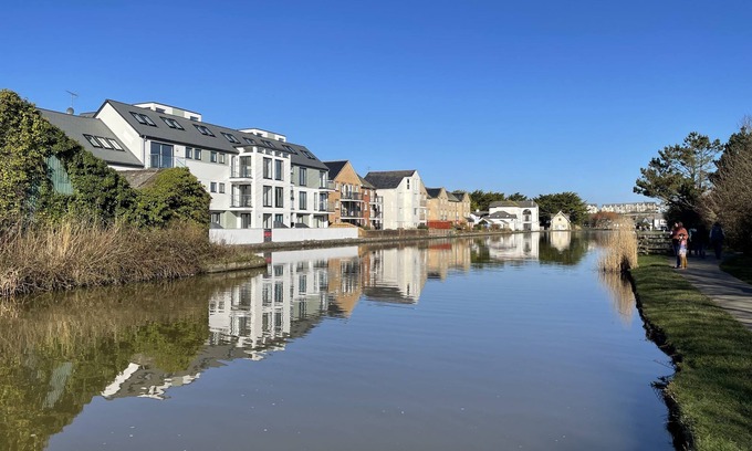 Bude Apartment | 2 Bedroom Canalside Apartment in Bude, Walking Distance to Sandy Beach and Town