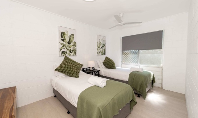 Pimlico Apartment | 2-Bedroom Charm near Mater Hospital, Pimlico