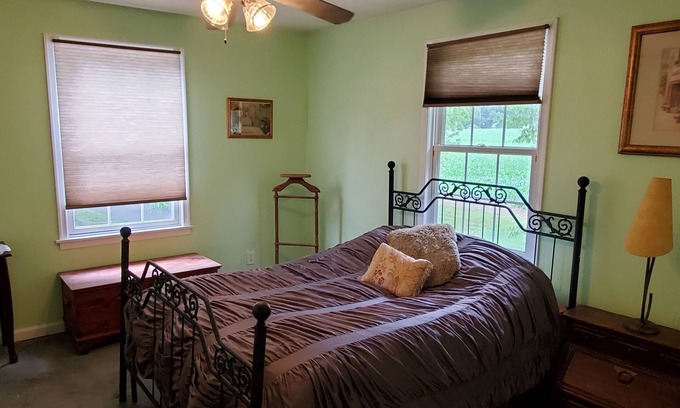 Langhorne Apartment | 2 Bedroom close to major routes and attractions.