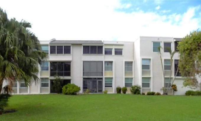 McGregor Condo | 2 Bedroom Condo 428406 by Houzlet