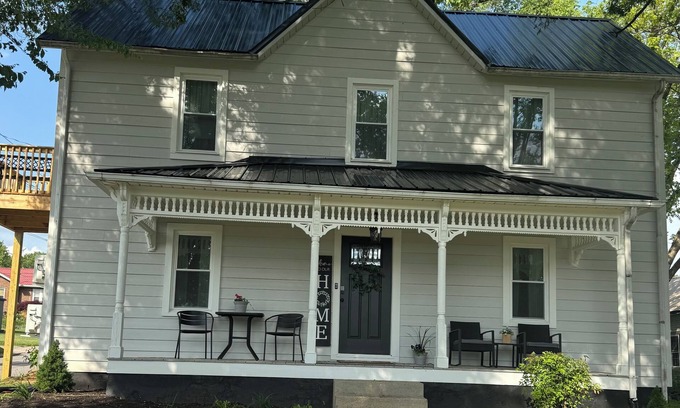 Greeneville Apartment | 2 Bedroom Downtown Greeneville- Park Place