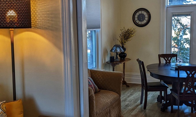 Stratford House | 2 bedroom home, steps away from the town centre, theatres, restaurants & river.