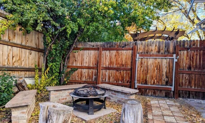City Park House | 2-Bedroom house close to Zoo, Museum and NJH Hospital