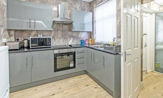Liverpool House | 2 Bedroom House - Liverpool
