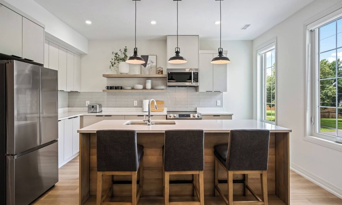 St. Davids Apartment | 2 Bedroom Modern Brand New Niagara Apartment up to 4 People