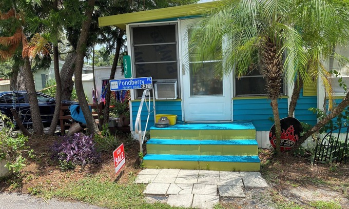 Riverview House | 2-bedroom mobile home in fabulous Riverview with fitness room, AC over 55 comm