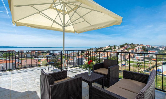 Podstrana Apartment | 2 bedroom nice apartment in Podstrana