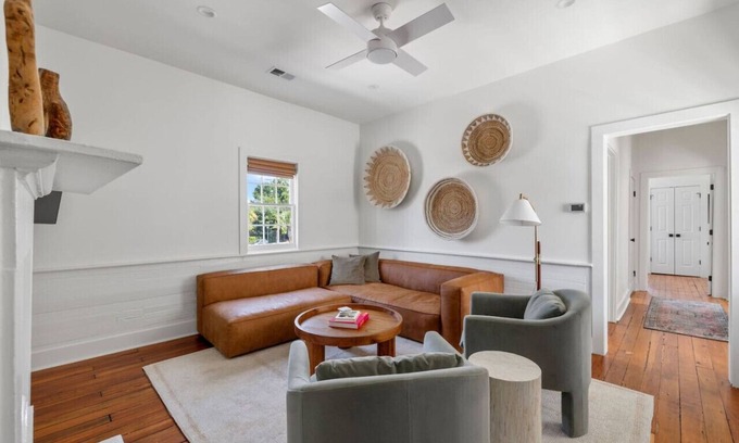 Cannonborough Elliotborough Apartment | 2 Bedroom + Office - 3 Blocks to King Street