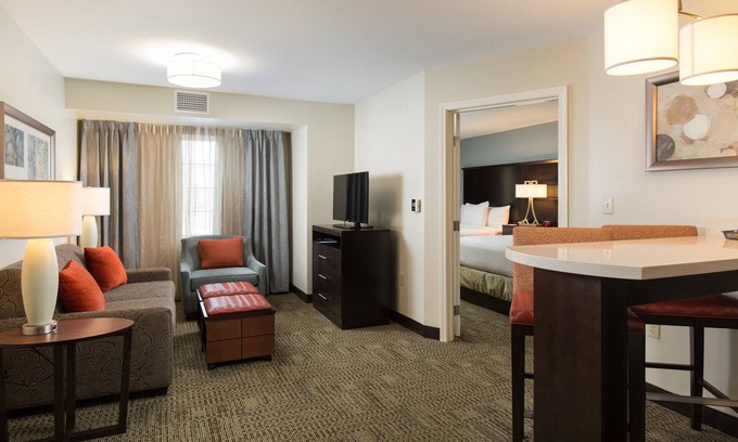 Reno/Tahoe Airport Apartment | 2 Bedroom Suite | Complimentary Breakfast + Shared Pool & Hot Tub! Great for Business Travelers