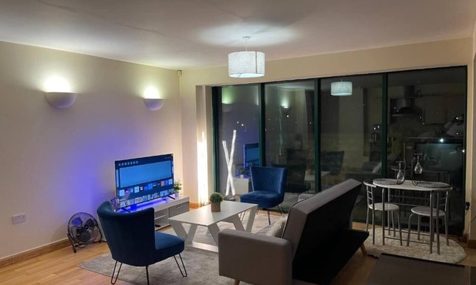 Bradford Apartment | 2 bedrooms, 2 bathrooms, 1 living room with a stunning Penthouse City View