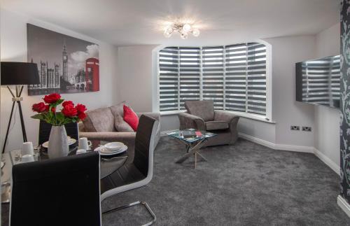 South Shore Apartment | 2 Bedrooms Sleeps 7 Near Top Blackpool Attractions