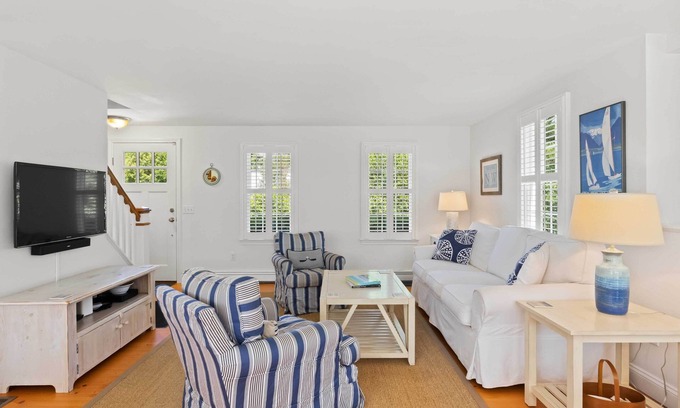 Orleans House | 2 Bicycles Provided! Cape Cod Cottage w/Deck