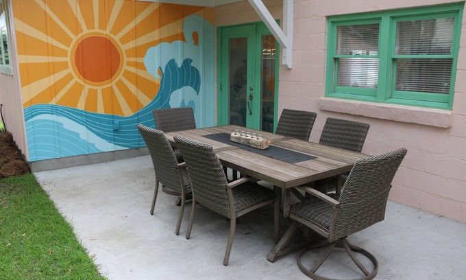 Savannah Beach House | ⚡2 Blocks from Tybee Pier & Pavilion ⚡