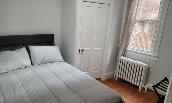 Stanton Park Apartment | 2 Blocks from Union Station Capitol Hill Apartment