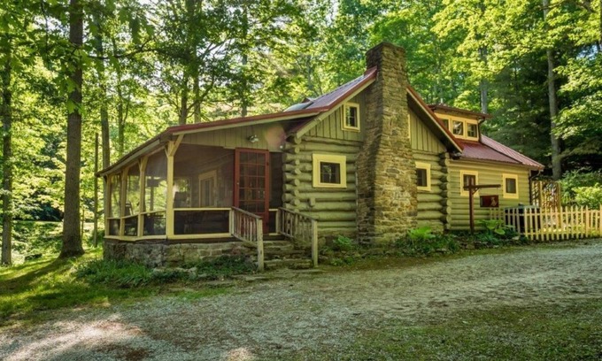 Helmsburg Cabin | 2 BR, 2 BA Log Cabin
