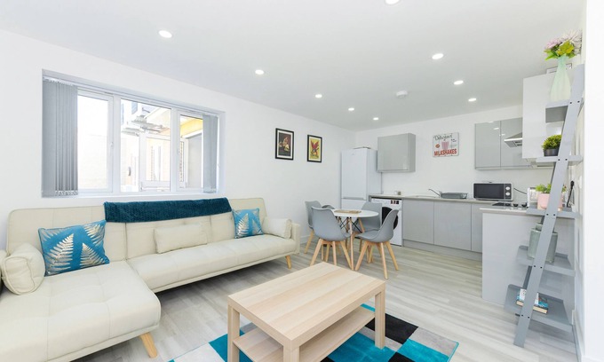 Gedling Apartment | 2-BR Apartment in Gedling, Close to City