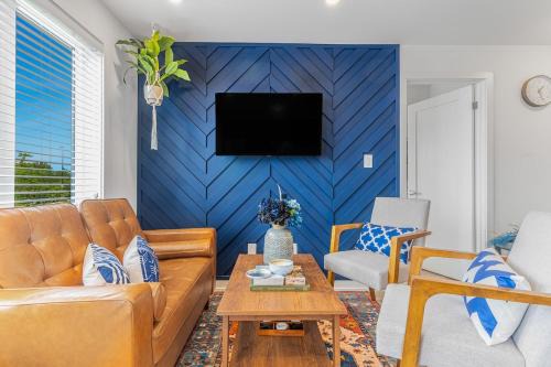 Niagara Falls Apartment | 2 BR at 17 Mins Walk to Falls,Patio,BBQ and Outdoor Space