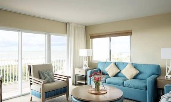 Marco Island Hotel | 2 Charter Club Marco Island Beachfront Resort
