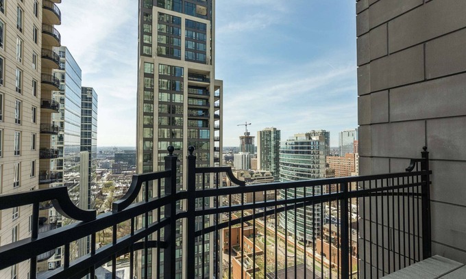 Rush and Division Hotel | 2 Connecting Suites at a 5⭐️ Hotel
