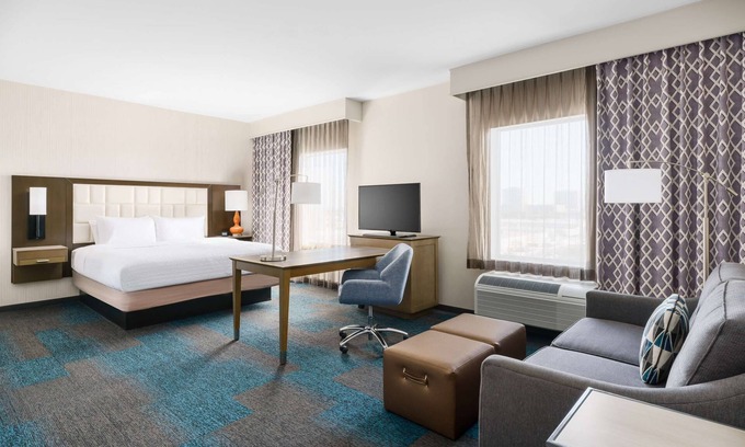 El Segundo Hotel | 2 Connecting Suites at a Hotel