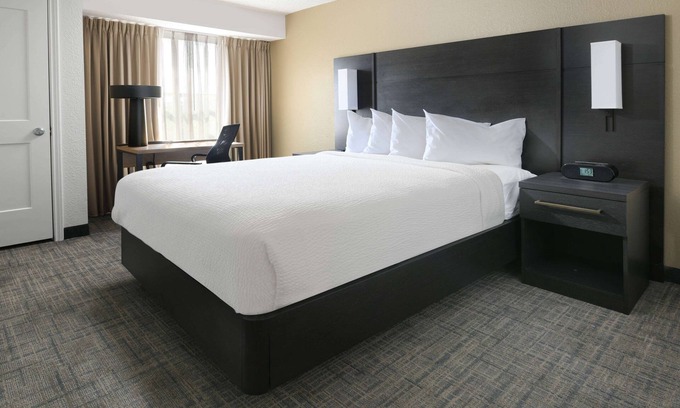 Richardson Hotel | 2 Contemporary Units within walking distance to Galatyn Woodland Preserve! Pool!