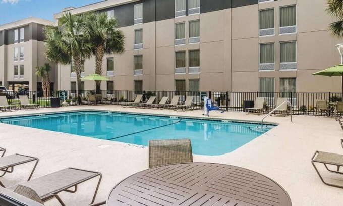 Myrtle Beach Hotel | 2 Double Bed Deluxe Rm at La Quinta Inn by Wyndham Myrtle Beach - N Kings Hwy