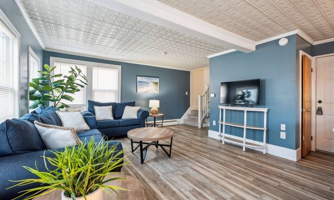 Hampton House | 2 Family | Walk to Beach | Parking | Yard