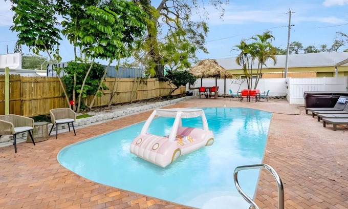 Madeira Beach Villa | 2 Homes! - 4 Mn To Madeira Bch - Hottub - Htd Pool