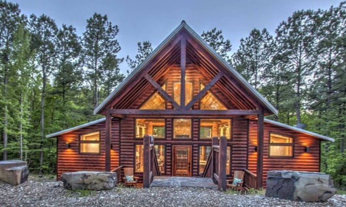 Broken Bow Cabin | 2 KING BEDROOM SUITES/ON A CREEK/CUL DE SAC/PET FRIENDLY/FIREPLACES/WIFI/DIRECTV