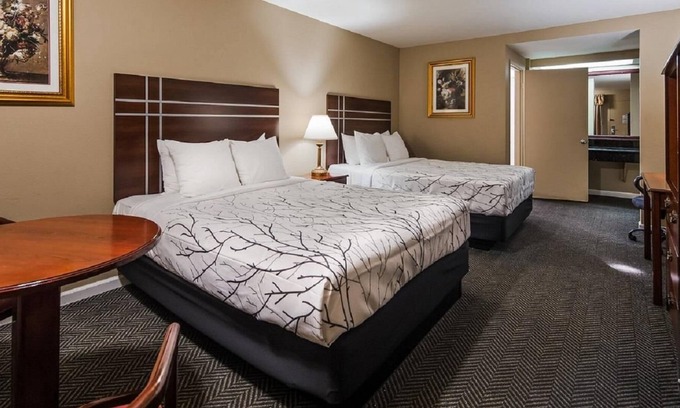 El Cajon House | 2 King Beds, 2 Rooms, 1 Bath Suite