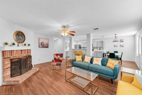 Anna House | 2 King ! Newly renovated w/8 beds sleeps upto 16