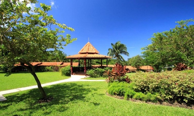 Maynards Hotel | 2 Large Units with Kitchenettes! FREE Parking! Short Drive to Mahogany Bay!