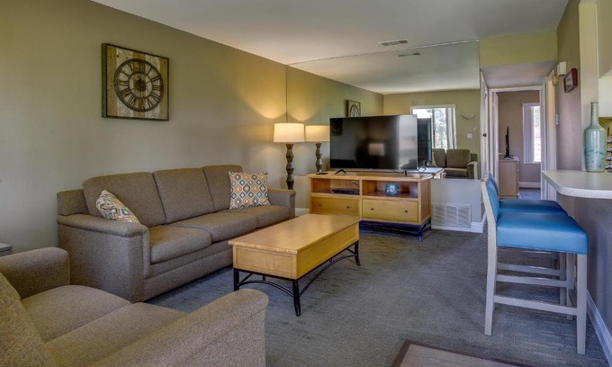 Indio Apartment | 2 Mi to Coachella and Stagecoach Condo with Pool