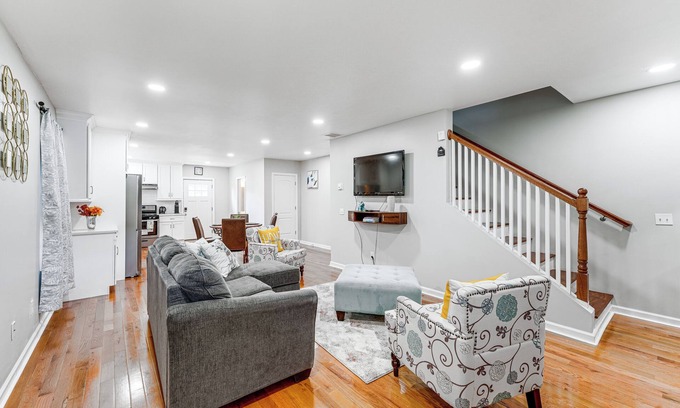 Bridgeport House | 2 Mi to Dtwn: Well-Appointed Bridgeport Duplex!