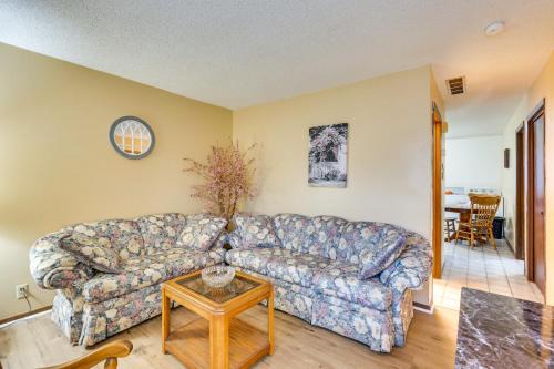 Hutchinson Apartment | 2 Mi to Kansas State Fairgrounds Cozy Apartment!