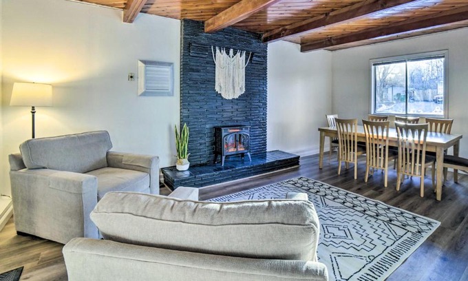 West University House | 2 Mi to Reno Riverwalk Modern Home