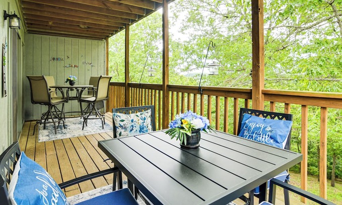 Notch Estates Condo | 2 Mi to Silver Dollar City: Inviting Family Escape