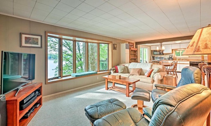 Le Roy House | 2 Mi to Winery Le Roy Escape with Fire Pit and Views