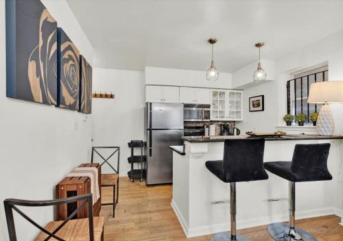 Graduate Hospital House | 2 Miles From Rocky Statue