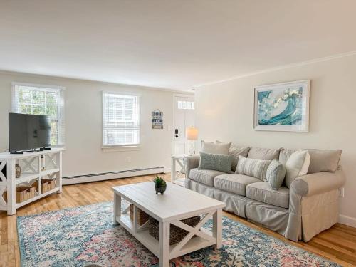 Eastham House | 2 Miles to Nauset & Coast Guard Beach Dog Friendly
