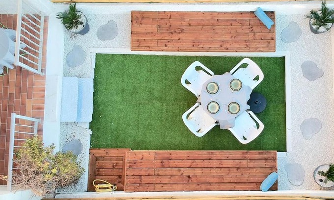 Le Brusc Apartment | 2 min de la Plage, Parking, Terrasse & Wifi!