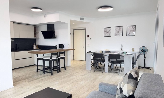 Bergamo House | 2 Min Walk Chorus Life, with 2 Bedrooms and 2 Bath