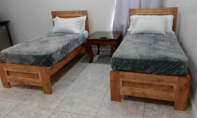 Lubbers Quarters Cay Apartment | 2 minutes from Downtown 5 minutes from the airport. 2 minutes from ferry