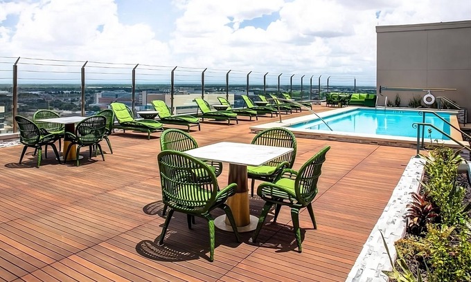 Texas Medical Center House | 2 Modern Units! with Outdoor Pool, Close to Houston Museum of Natural Science