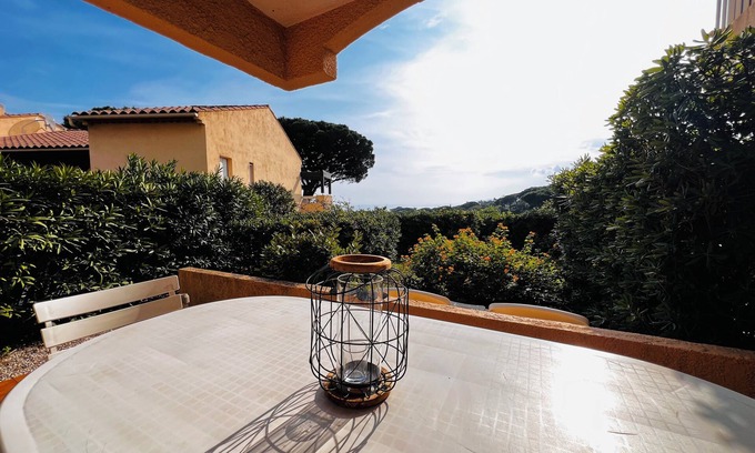 Plage de la Garonnette Apartment | 2-person apartment, sea view with terrace La Nartelle Sainte Maxime