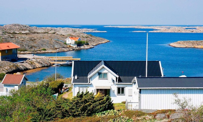 Kungshamn House | 2 person holiday home in VÄJERN